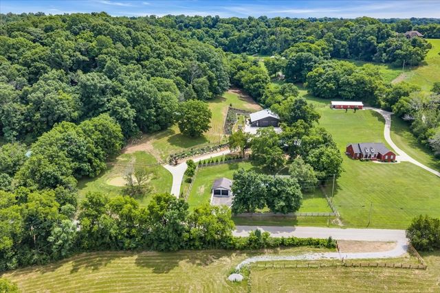 2896 Fly Rd, Santa Fe, TN 38482
