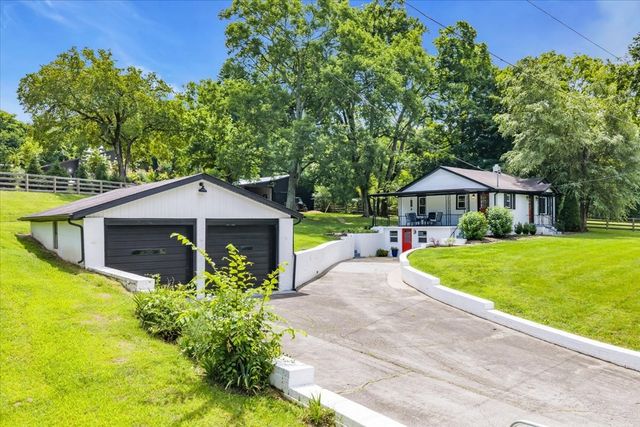 2896 Fly Rd, Santa Fe, TN 38482