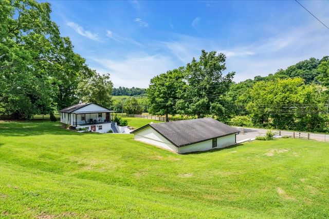 2896 Fly Rd, Santa Fe, TN 38482