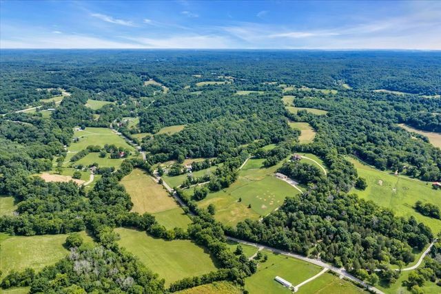 2896 Fly Rd, Santa Fe, TN 38482