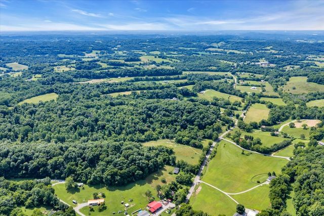 2896 Fly Rd, Santa Fe, TN 38482