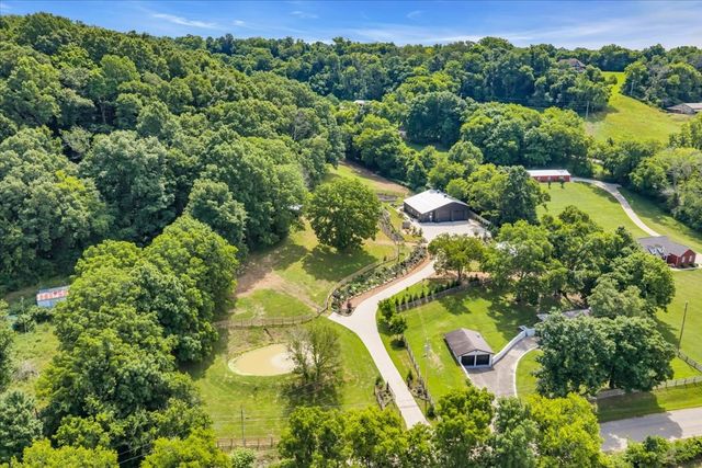 2896 Fly Rd, Santa Fe, TN 38482
