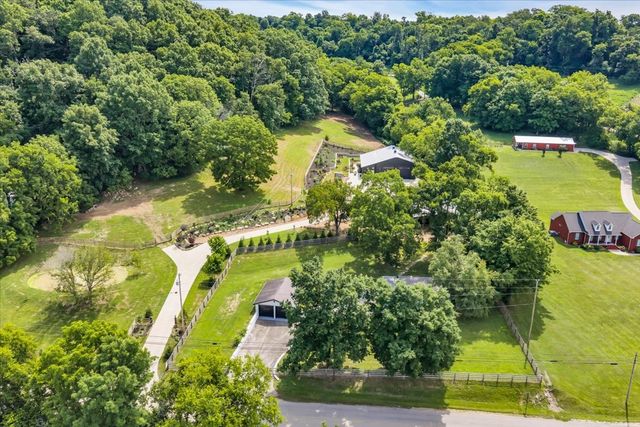 2896 Fly Rd, Santa Fe, TN 38482