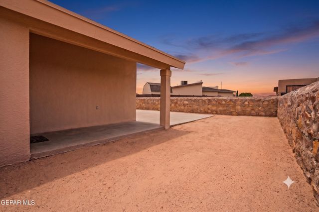 513 Cactus Crossing Drive, Horizon City, TX 79928