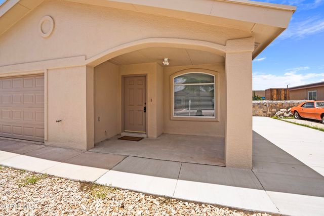 513 Cactus Crossing Drive, Horizon City, TX 79928