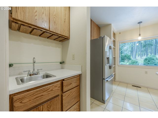 2650 BOWMONT Dr, Eugene, OR 97405