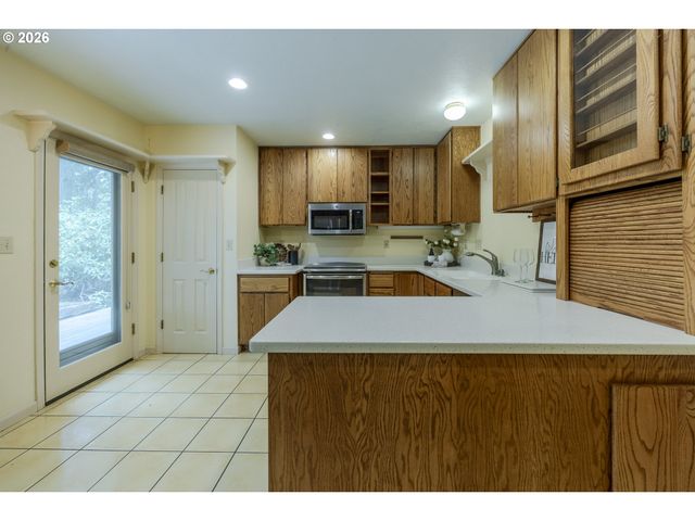 2650 BOWMONT Dr, Eugene, OR 97405