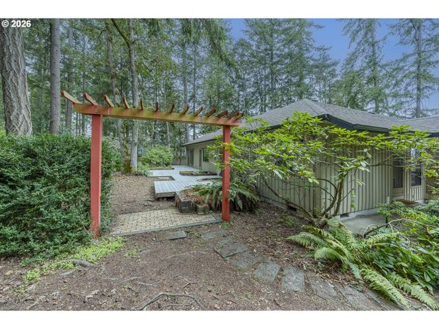 2650 BOWMONT Dr, Eugene, OR 97405