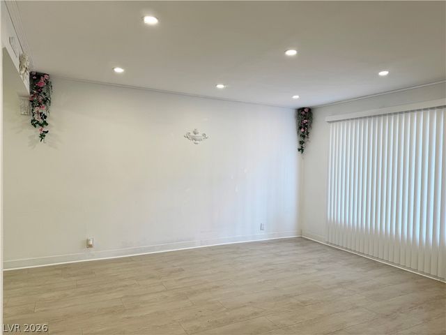 575 South Royal Crest Circle 7, Las Vegas, NV 89169