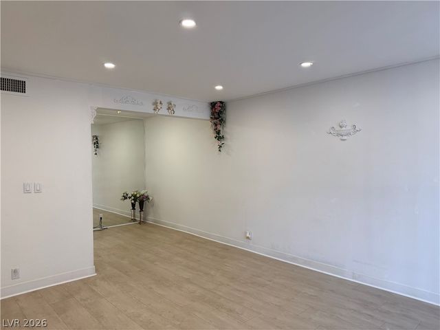 575 South Royal Crest Circle 7, Las Vegas, NV 89169