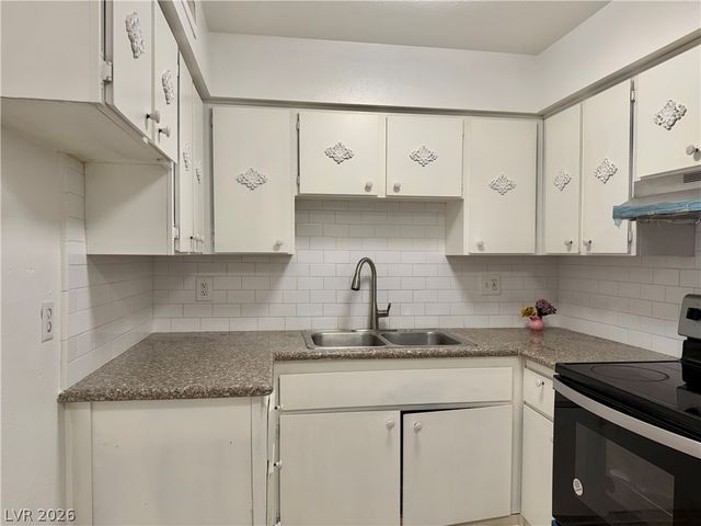 575 South Royal Crest Circle 7, Las Vegas, NV 89169