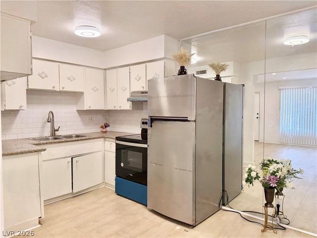 575 South Royal Crest Circle 7, Las Vegas, NV 89169