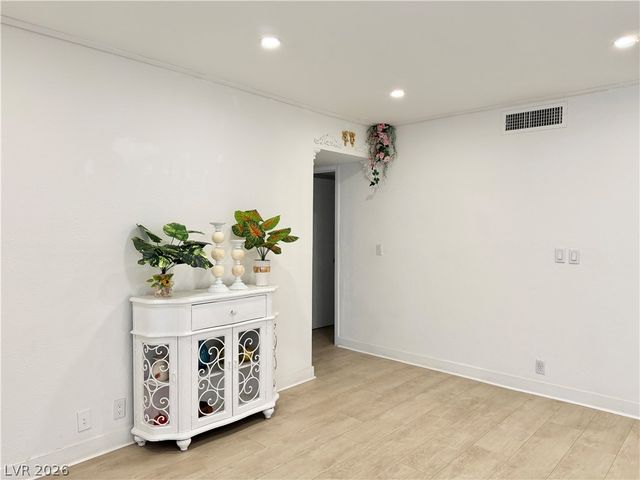 575 South Royal Crest Circle 7, Las Vegas, NV 89169