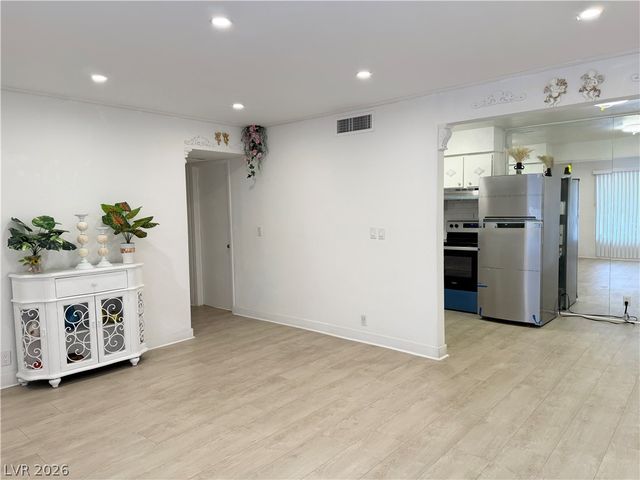 575 South Royal Crest Circle 7, Las Vegas, NV 89169