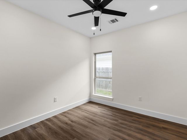 5212 Crowley Street, Sansom Park, TX 76114