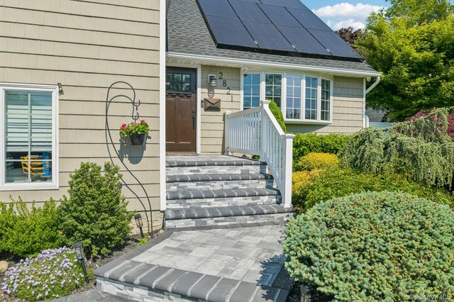 2821 Colonial Avenue, Merrick, NY 11566