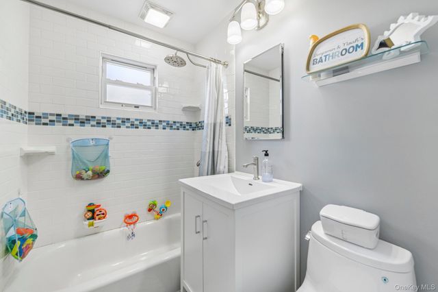 2821 Colonial Avenue, Merrick, NY 11566