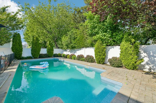 2821 Colonial Avenue, Merrick, NY 11566