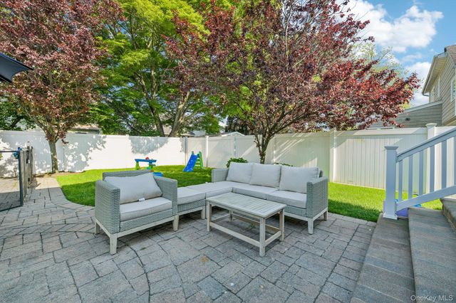 2821 Colonial Avenue, Merrick, NY 11566