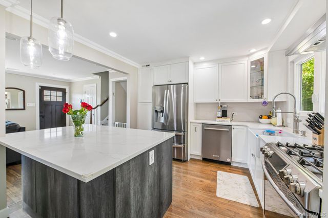2821 Colonial Avenue, Merrick, NY 11566