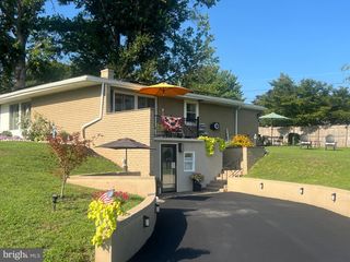 110 GRIFFITH DR, Douglassville, PA 19518
