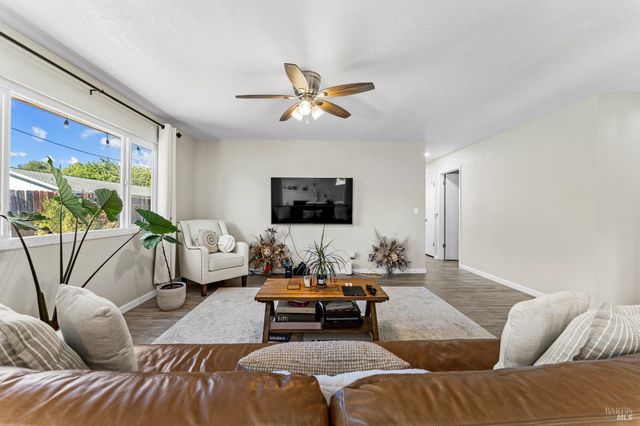 312 Folsom Dr, Vacaville, CA 95687