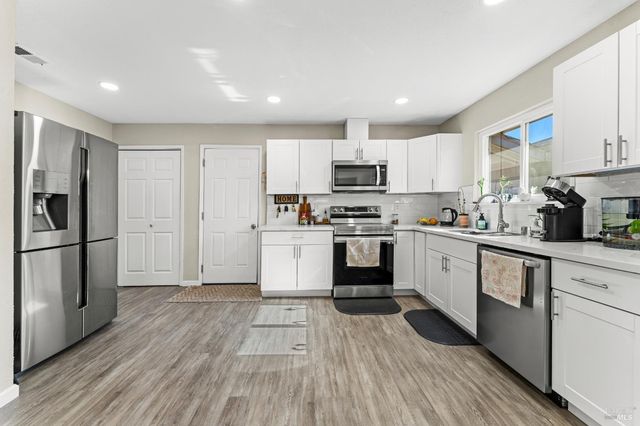 312 Folsom Dr, Vacaville, CA 95687