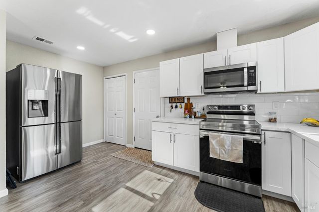 312 Folsom Dr, Vacaville, CA 95687