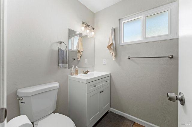 312 Folsom Dr, Vacaville, CA 95687