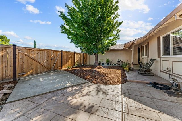 312 Folsom Dr, Vacaville, CA 95687