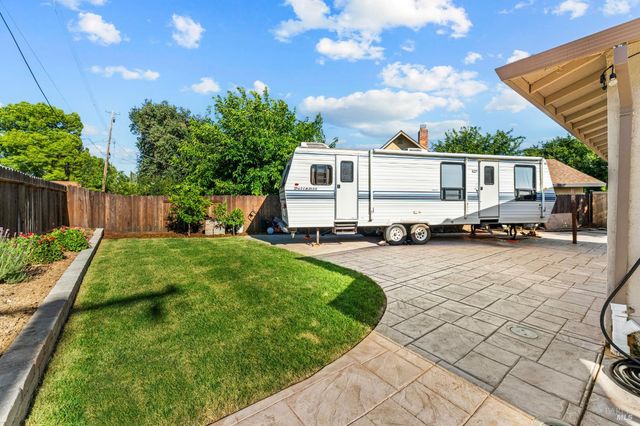 312 Folsom Dr, Vacaville, CA 95687