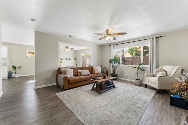 312 Folsom Dr, Vacaville, CA 95687