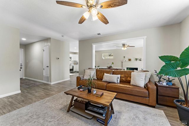 312 Folsom Dr, Vacaville, CA 95687