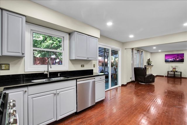 628 Primrose Lane, Schaumburg, IL 60194