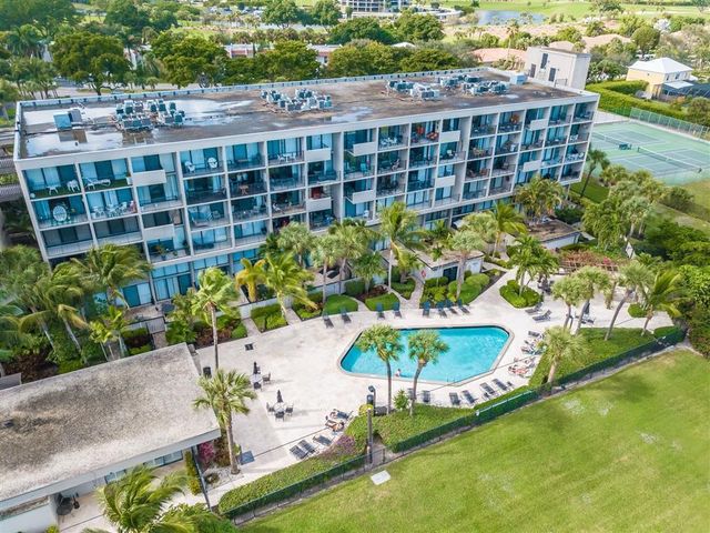 1830 Embassy Drive 306, West Palm Beach, FL 33401