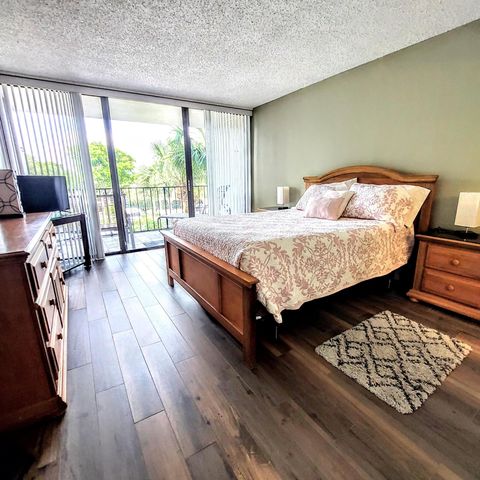 1830 Embassy Drive 306, West Palm Beach, FL 33401
