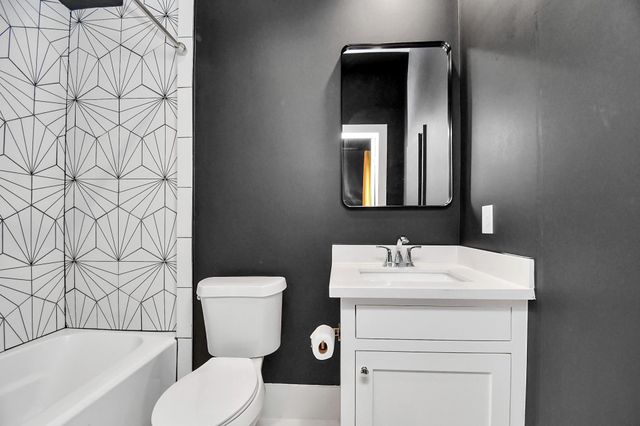 2303 Yupon Street, Houston, TX 77006