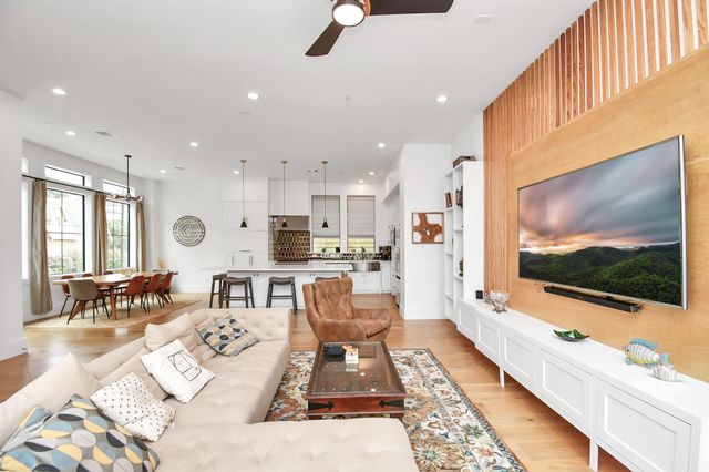 2303 Yupon Street, Houston, TX 77006