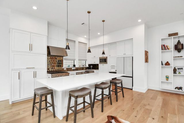 2303 Yupon Street, Houston, TX 77006