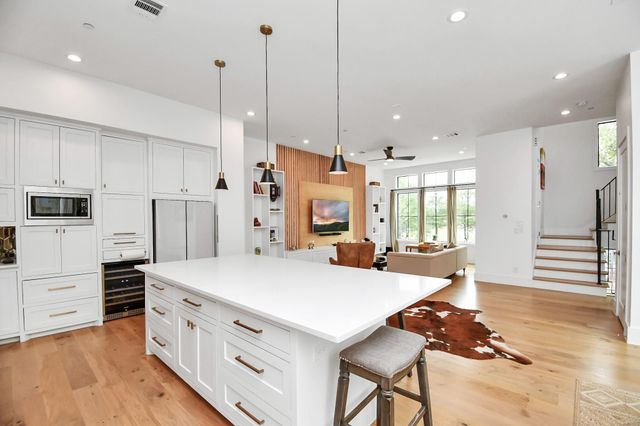 2303 Yupon Street, Houston, TX 77006