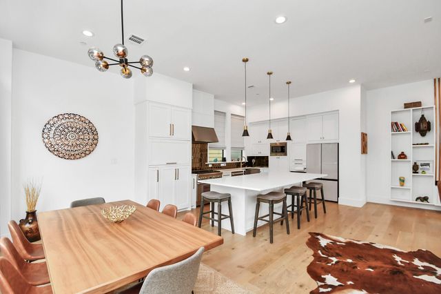 2303 Yupon Street, Houston, TX 77006