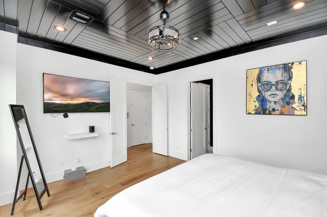 2303 Yupon Street, Houston, TX 77006