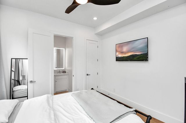 2303 Yupon Street, Houston, TX 77006