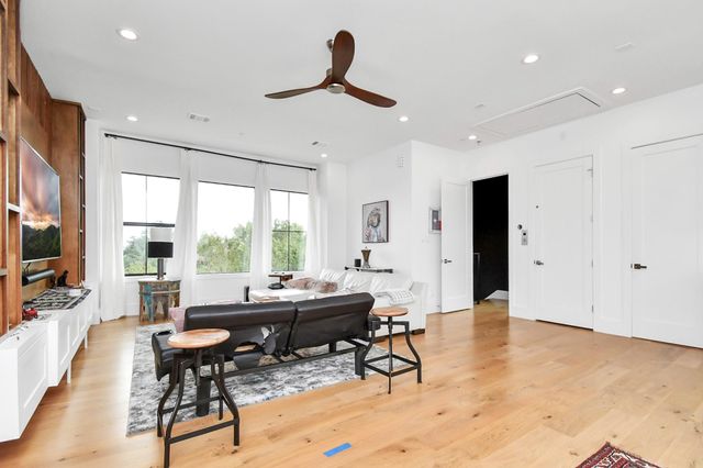 2303 Yupon Street, Houston, TX 77006