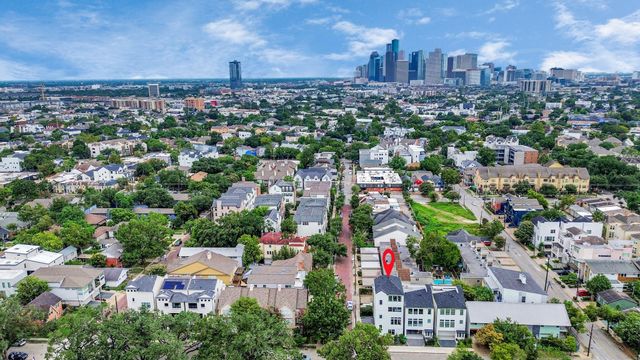 2303 Yupon Street, Houston, TX 77006