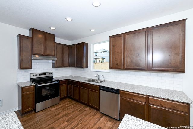 6511 RUNAWAY ROW, Converse, TX 78109