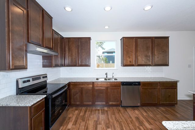 6511 RUNAWAY ROW, Converse, TX 78109