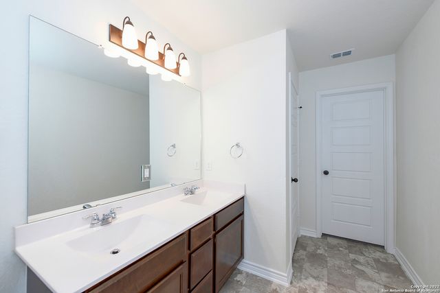 6511 RUNAWAY ROW, Converse, TX 78109