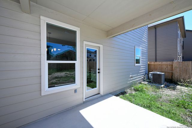 6511 RUNAWAY ROW, Converse, TX 78109