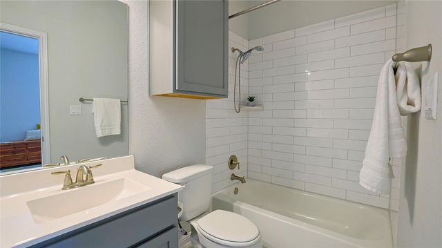 520 Elm Green ST, Hutto, TX 78634